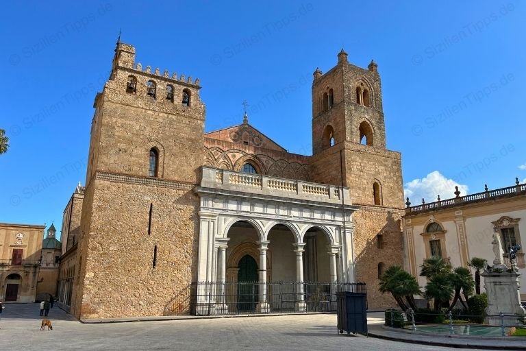 Blick auf die Fassade des Doms von Monreale