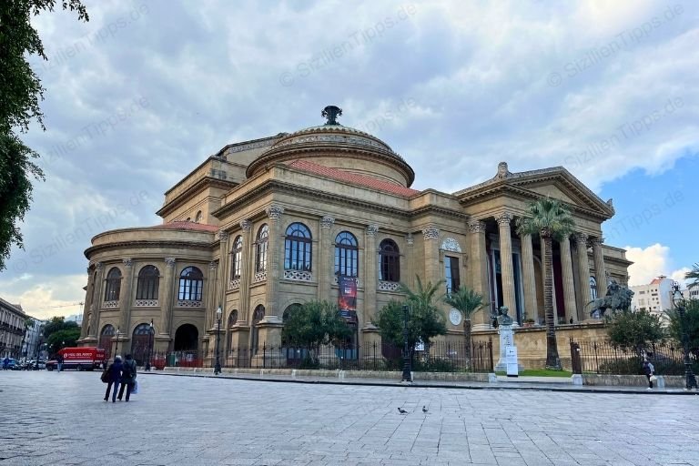 Blick auf das Teatro Massimo in Palermo