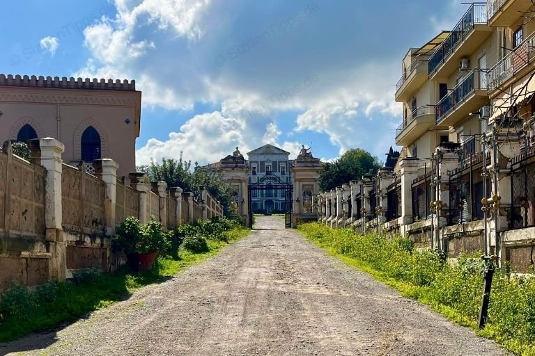 Die Auffahrt zur Villa Trabia in Bagheria